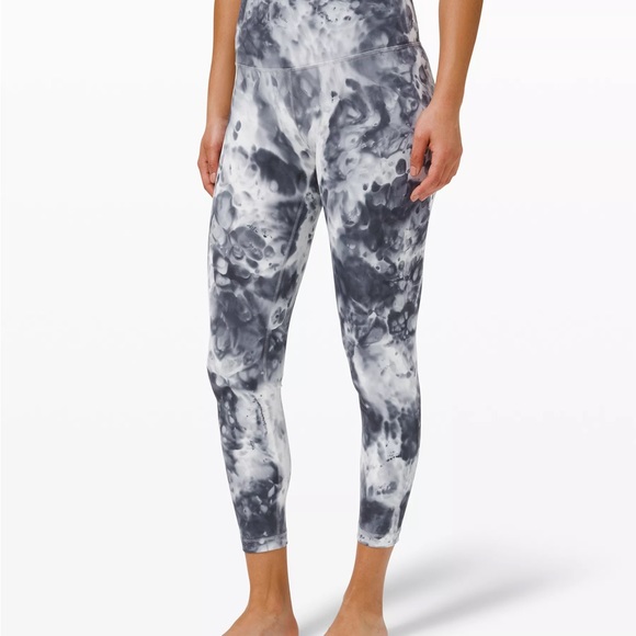 WUNDER UNDER HIGH-RISE TIGHT 25" *LUXTREME
Marble Dye Classic Navy
Size: 4 - Picture 3 of 5